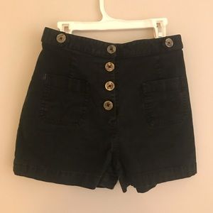 High-waisted Black shorts ✨
